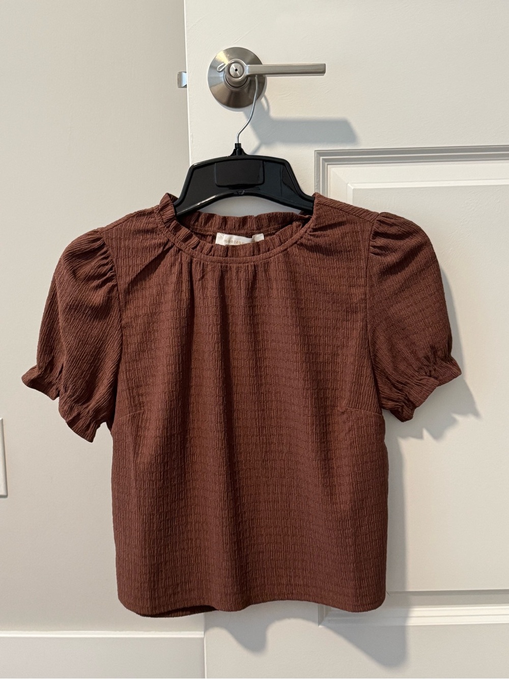 Women's Short Sleeve Textured Puff Sleeve Top - Brown